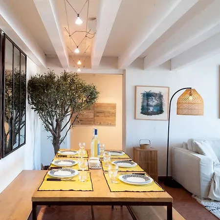 Bright Nest With Balcony And View On The Port דירה גרימו