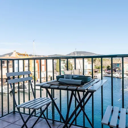 Bright Nest With Balcony And View On The Port דירה גרימו