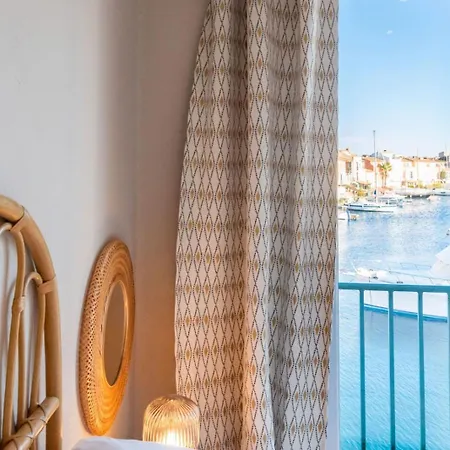 Bright Nest With Balcony And View On The Port דירה