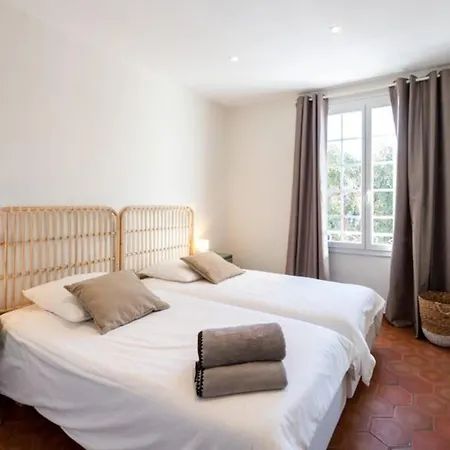 Apartment Bright Nest With Balcony And View On The Port *